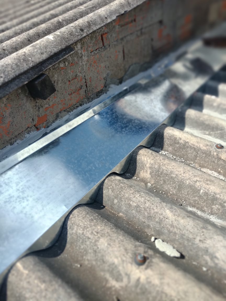 Manutenção em calhas Rufos e&nbsp;Pingadeiras